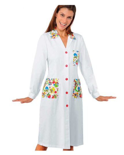 Bata médico pediatra de mujer