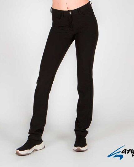 pantalón de trabajo mujer joven