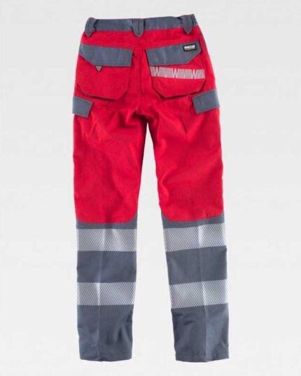 Pantalón multibolsillos combinado. Cintas discontinuas y cintas personalizadas
