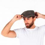 Gorra plana tipo Gatsby confeccionada en piel sintética