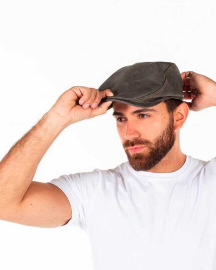Gorra plana tipo Gatsby confeccionada en piel sintética
