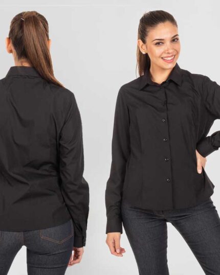ropa trabajo mujer joven y camisas camarero