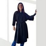 Bata de peluquería antimanchas para clienta