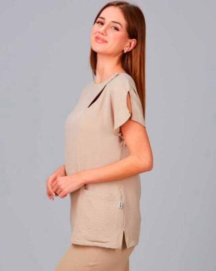 Blusa para trabajo en centro de belleza modelo 600024 - Ropa profesional cómoda y elegante