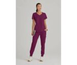 Blusa médica con escote en V curvo y tres bolsillos Carly Anatomía de Grey™ de Barco Spandex Stretch