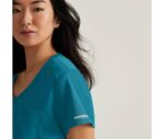 Blusa médica con un bolsillo y cierre por dentro Dignity Skechers™ de Barco