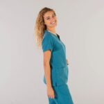 Casaca sanitaria para mujer tipo lino Gary's modelo 6623 Mirta - Ropa profesional cómoda y elegante