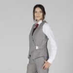 Chaleco de trabajo sastre para mujer con hebilla Cheviot Gary's modelo 950002 - Prenda profesional y elegante
