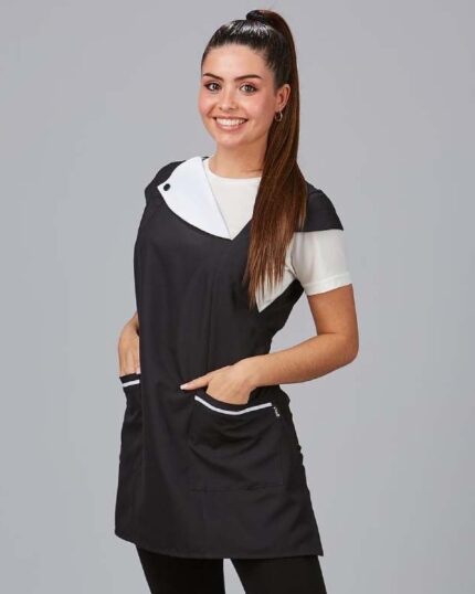 Casulla con solapa Lobelia 200029 – estilo, frescura y funcionalidad para el día a día laboral.