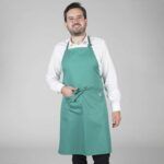 Delantal Garys con peto en tejido sarga