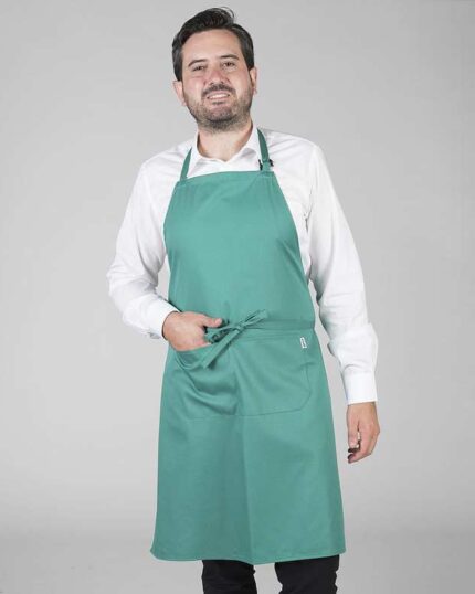 Delantal Garys con peto en tejido sarga