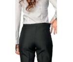Ropa para trabajar en oficina mujer joven ejecutiva