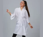 Bata de clienta tipo kimono para peluquería y estética